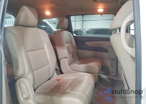 2013 Honda Odyssey Touring z USA, uszkodzony, nr VIN 5FNRL5H96DB037057